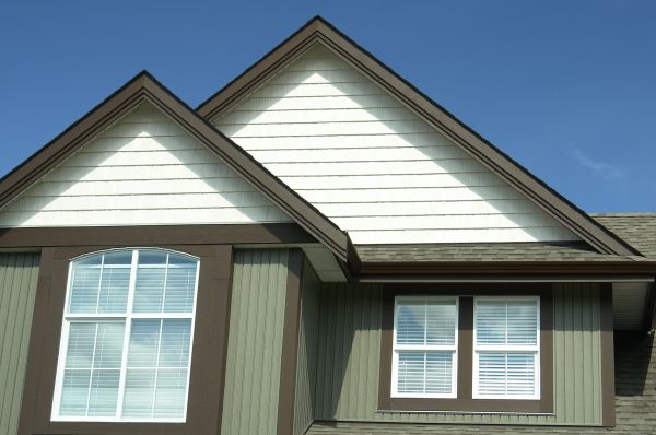 Cost of Vertical Vinyl Siding Repair in Novato